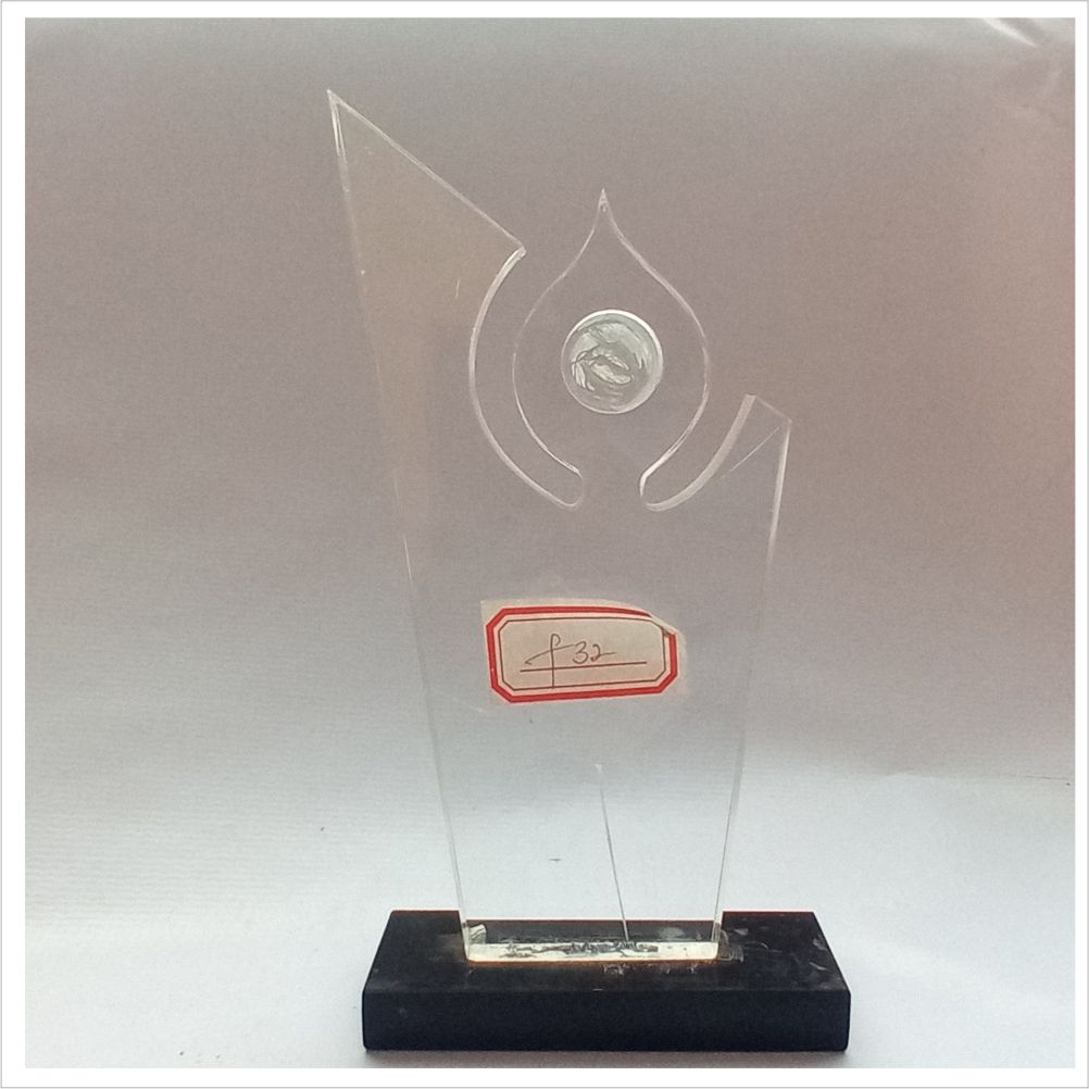 F32 ACRYLIC AWARD